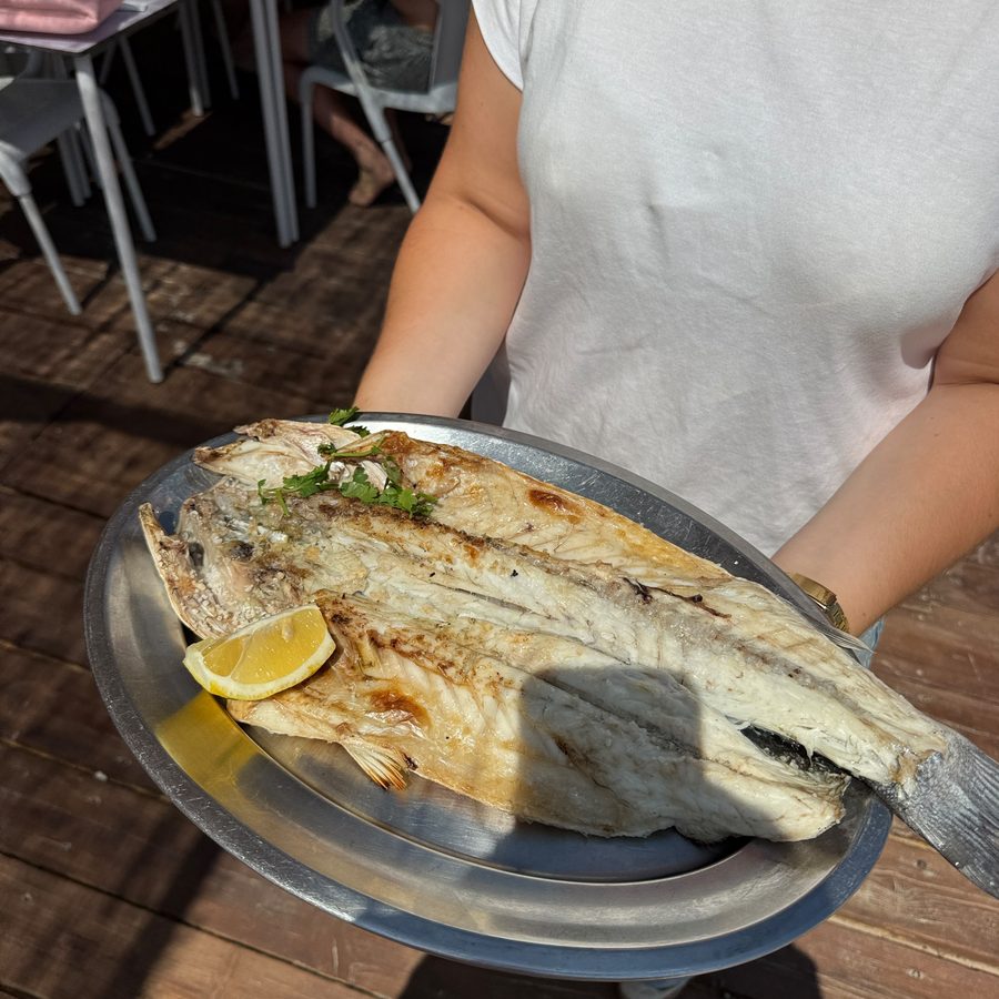 Peixe grelhado — Kanaloa Beach Club